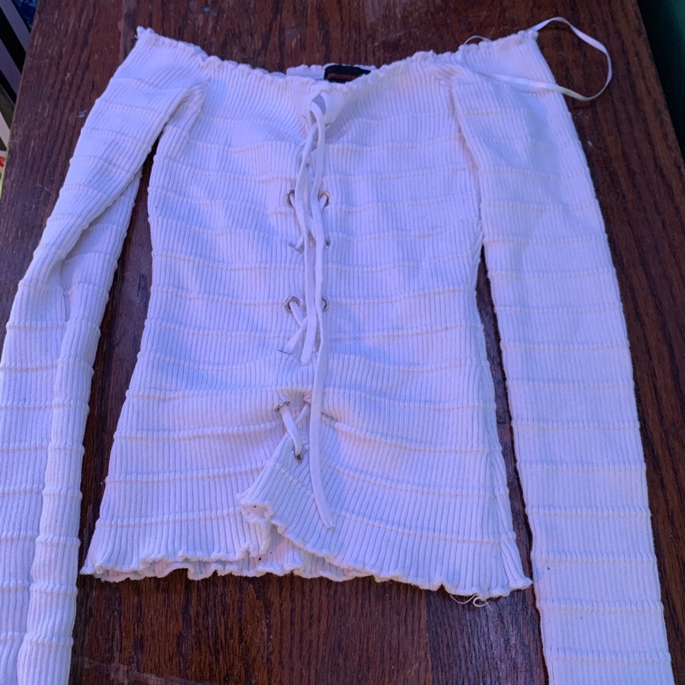 Tight crop shirt